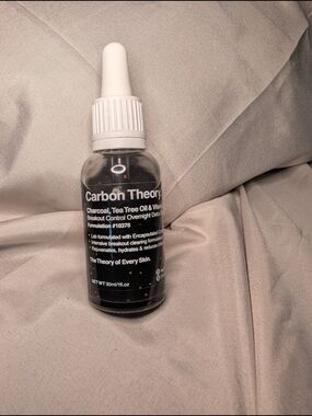 Carbon Theory Charcoal Breakout Control Serum - Black